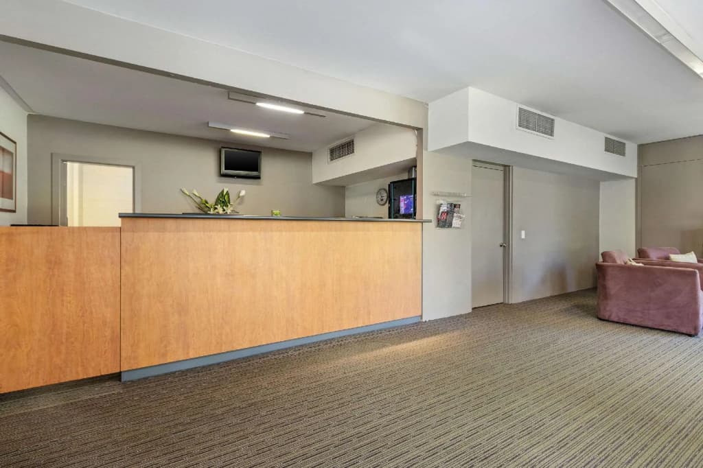 Knox International Hotel & Apartments - photo 10