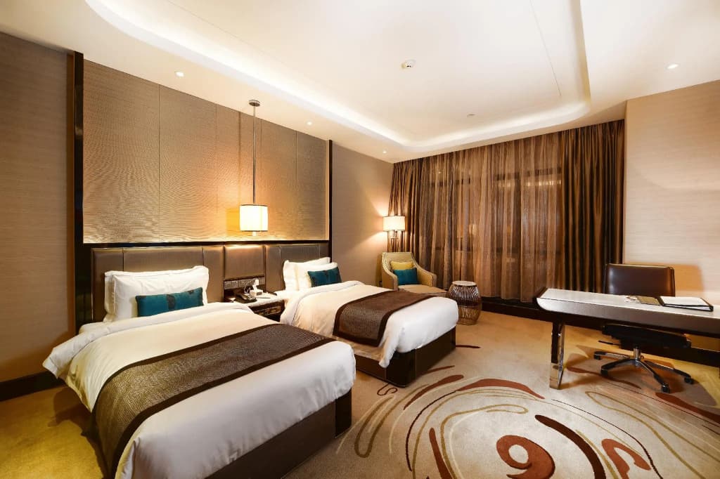Pacific Regency Hotel Suites - photo 4