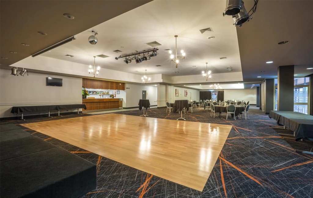 Nightcap at Coolaroo Hotel - photo 18