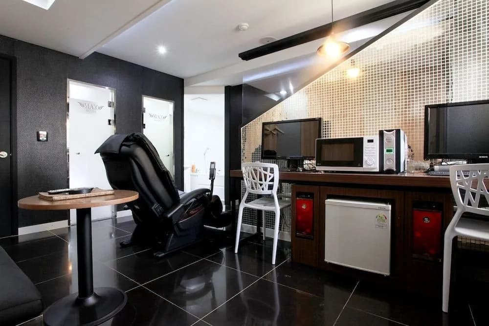 Max Hotel - photo 17