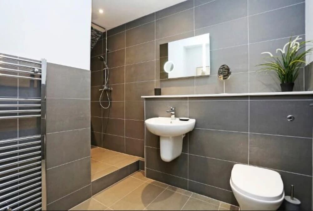 Modern, Stylish Apt. in Excellent Central Location - photo 7