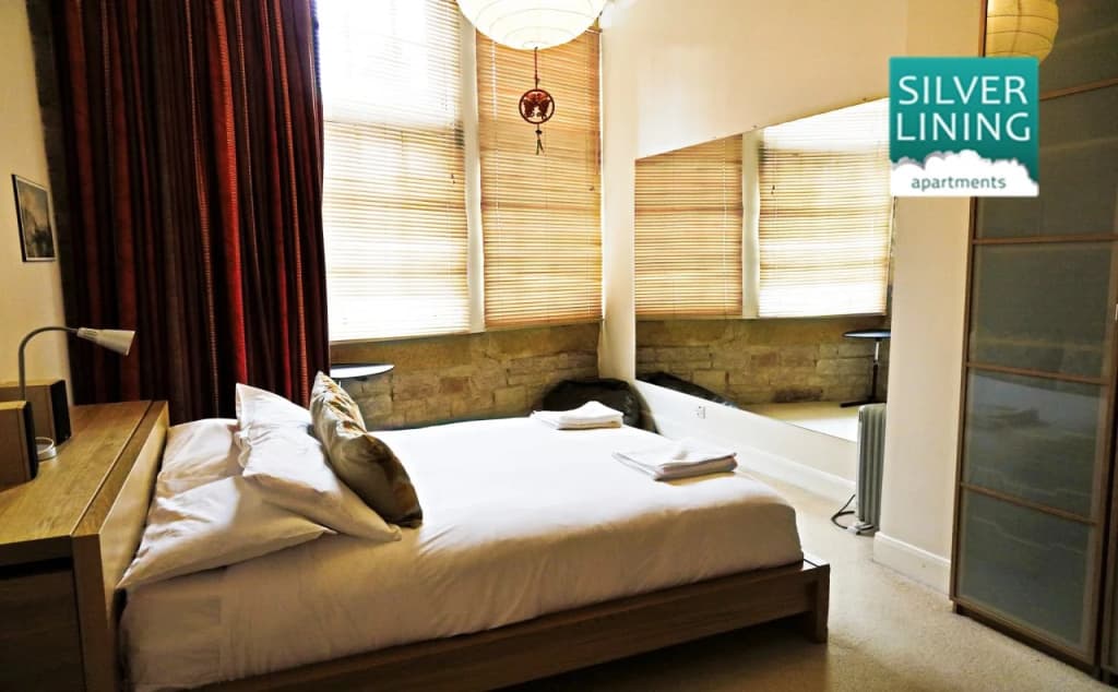 Silver Lining - Mile Apartments - photo 3