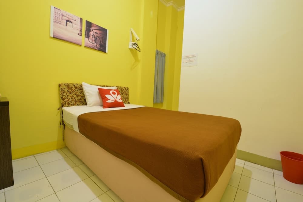 ZEN Rooms Basic Near Pasar Baru - photo 22