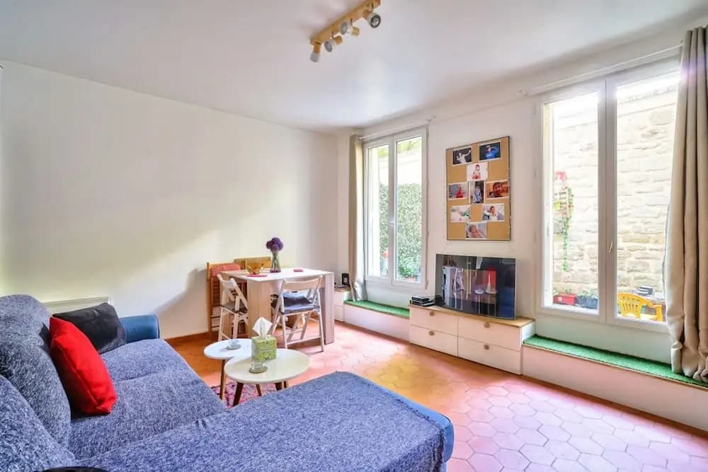 Charming 2 Room Apartment Near Square Louise-michel - photo 7