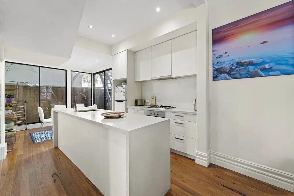 Light Filled Charming Townhouse - photo 3