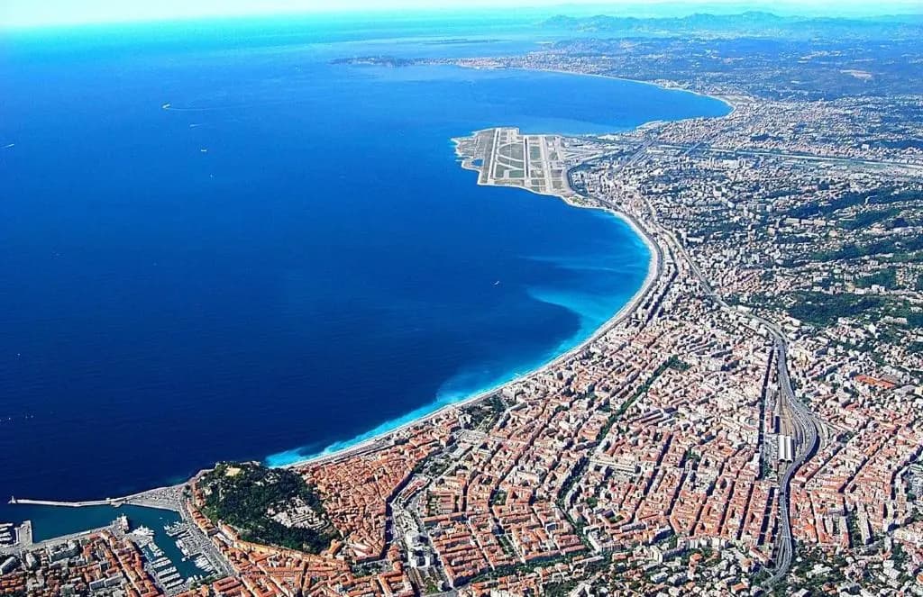Studio neuf 25 m2, terrasse 35 m2 proche port Nice, Centre ville - photo 10