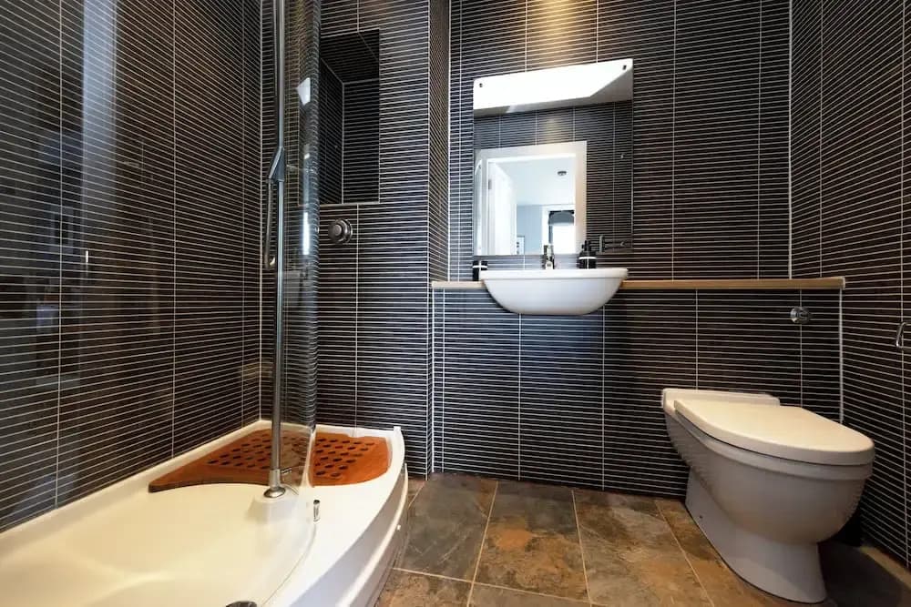 Stylish 2-bed flat in New Town - photo 26