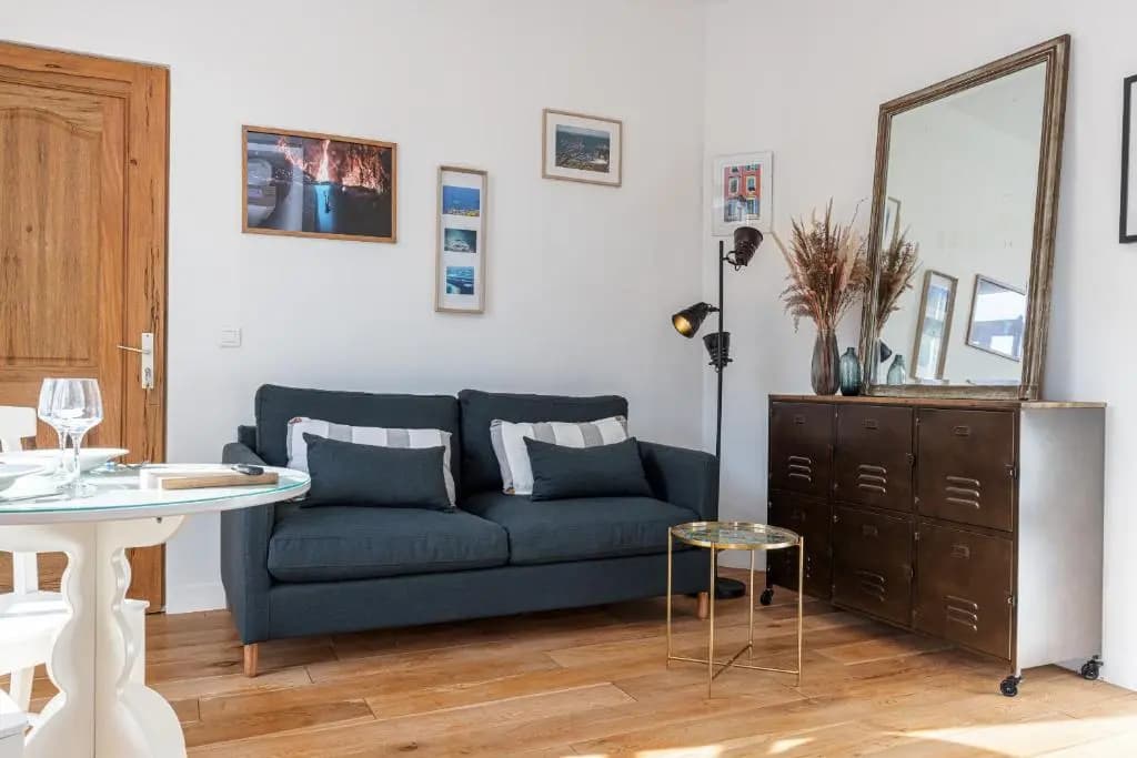 1 Bdr Downtown near Place Massena - photo 4