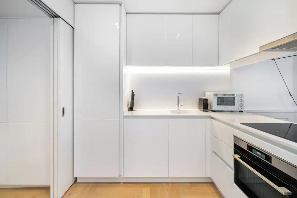The Boulevard Prime Location W/ Ac & Elevator - photo 8