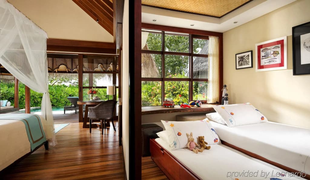 Four Seasons Resort Maldives at Kuda Huraa - photo 7