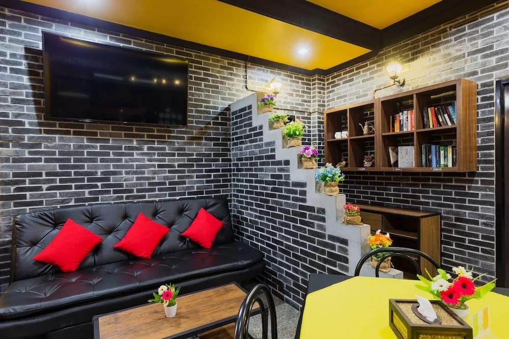Alen Guesthouse - photo 2