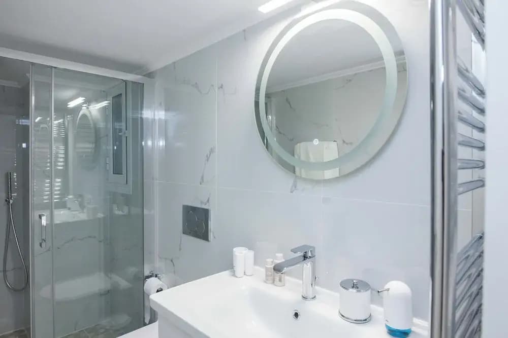 Central 2Bd Apt w Balcony by Monastiraki - photo 9