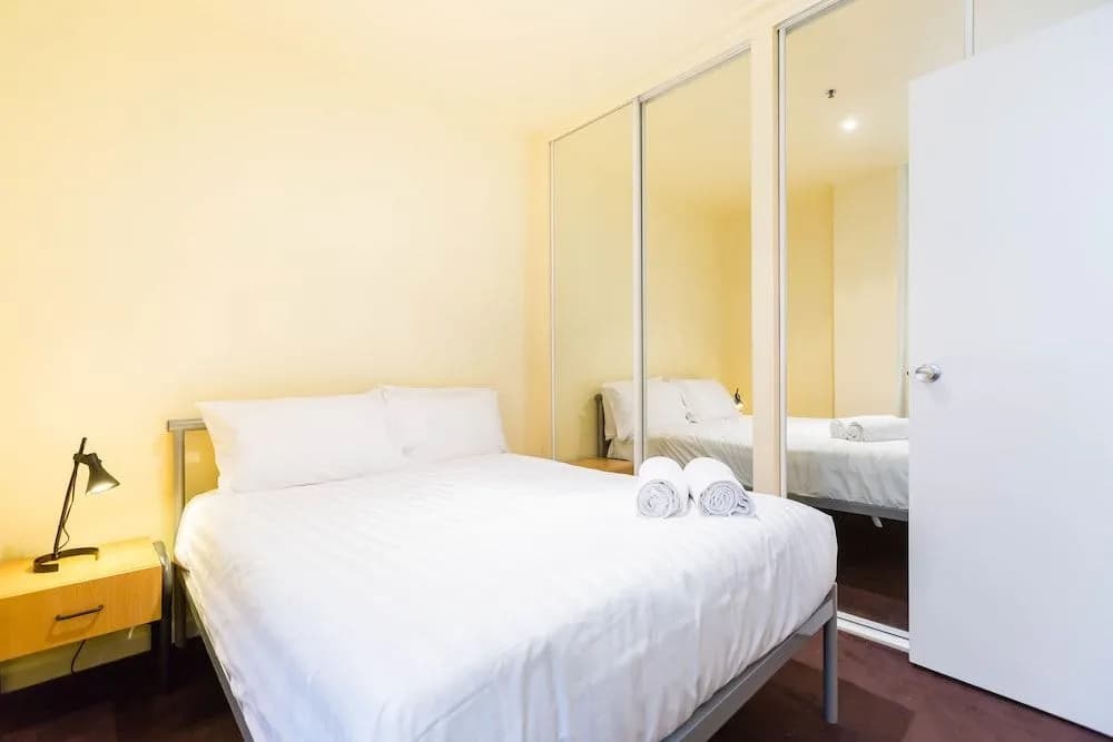 ELIZA, 2BDR Melbourne Apartment - photo 7
