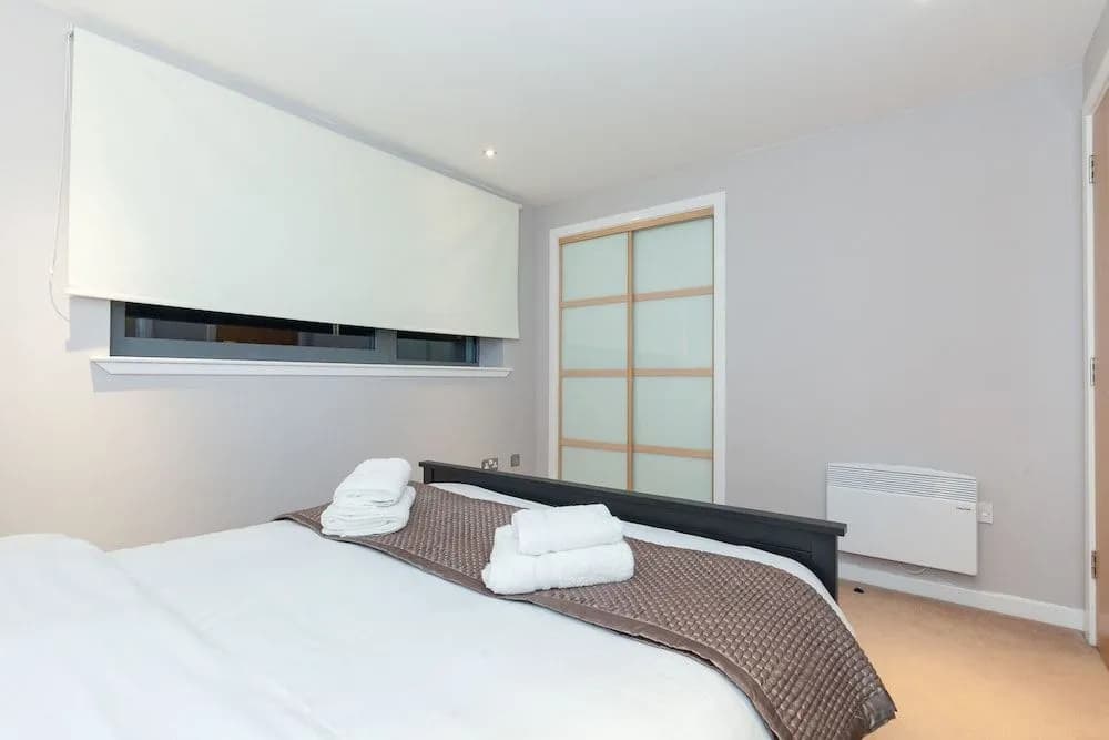 Modern Two Bedroom Apartment - photo 14