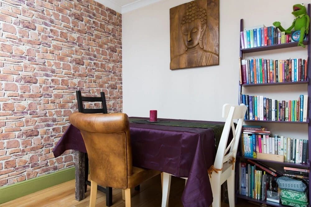 Charming 2BR Flat for 4 Overlooking Holyrood Park - photo 9