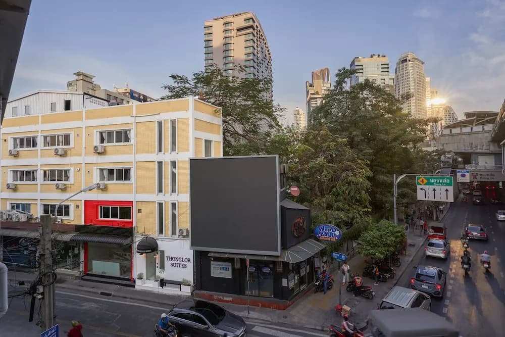 Thonglor Suites Hotel - photo 31