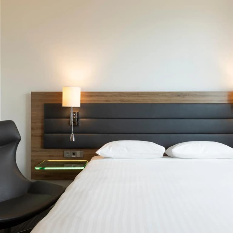 Moxy Edinburgh Airport - photo 31
