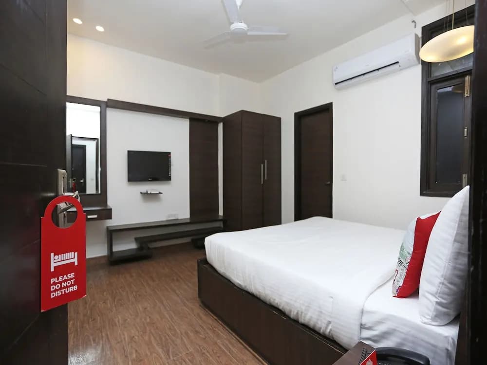 OYO Townhouse 281 Harsh Vihar Near M2K Cinemas Rohini - photo 4