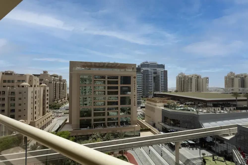 Luxe 1BR w Palm Skyline View Easy Mall Access - photo 12