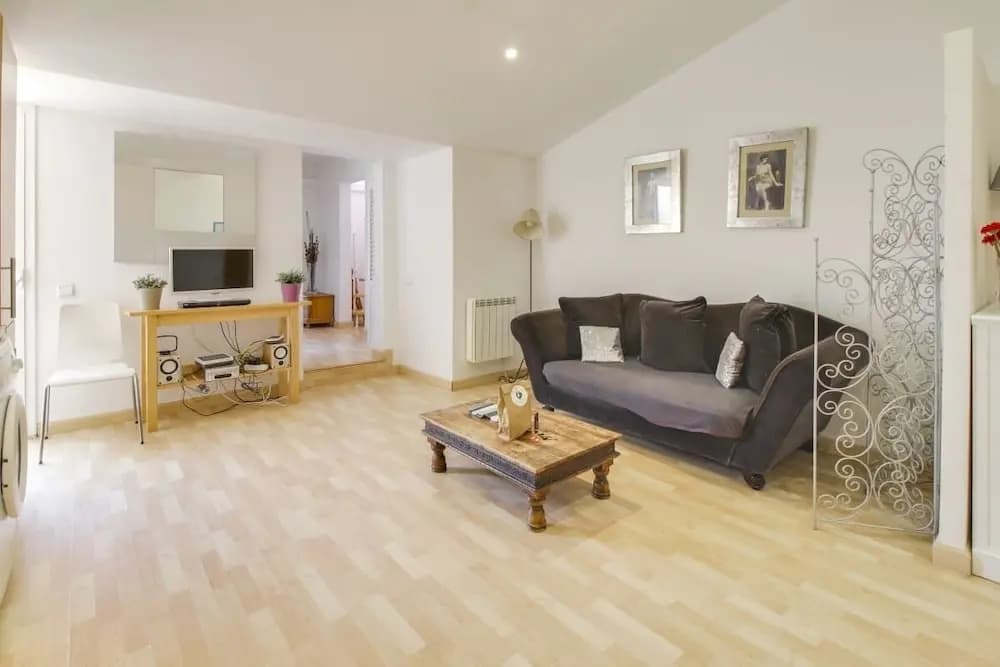 Fabulous 2 Bed with terrace close to Plaza España - photo 2