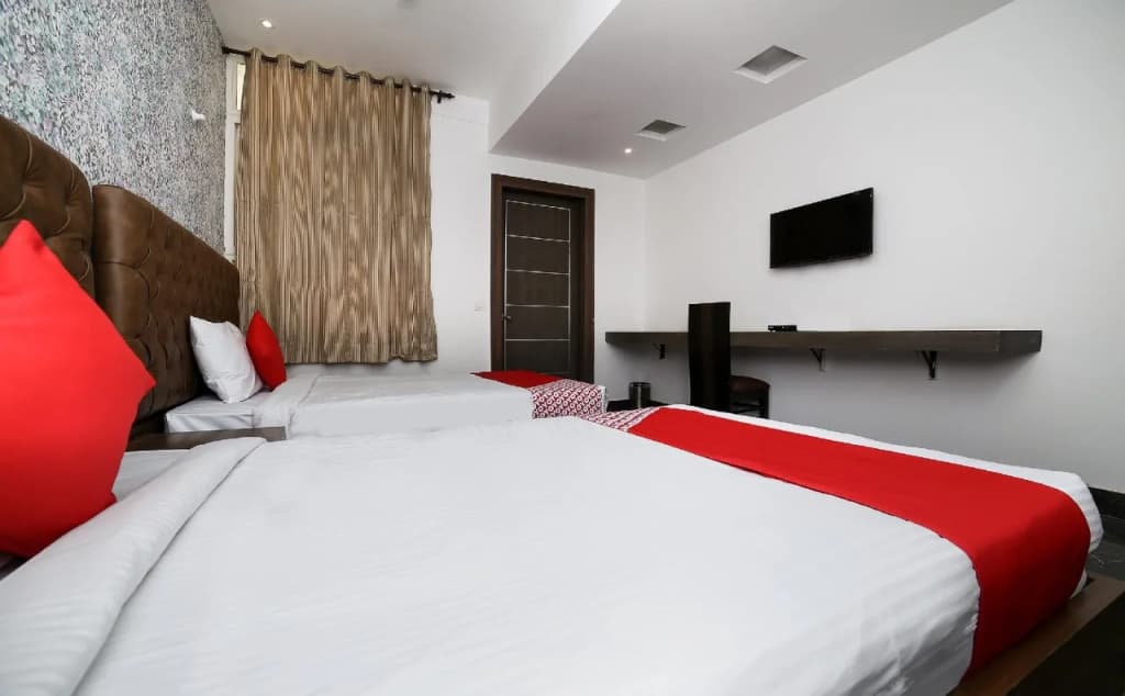 Hotel Pine By OYO Rooms - photo 2