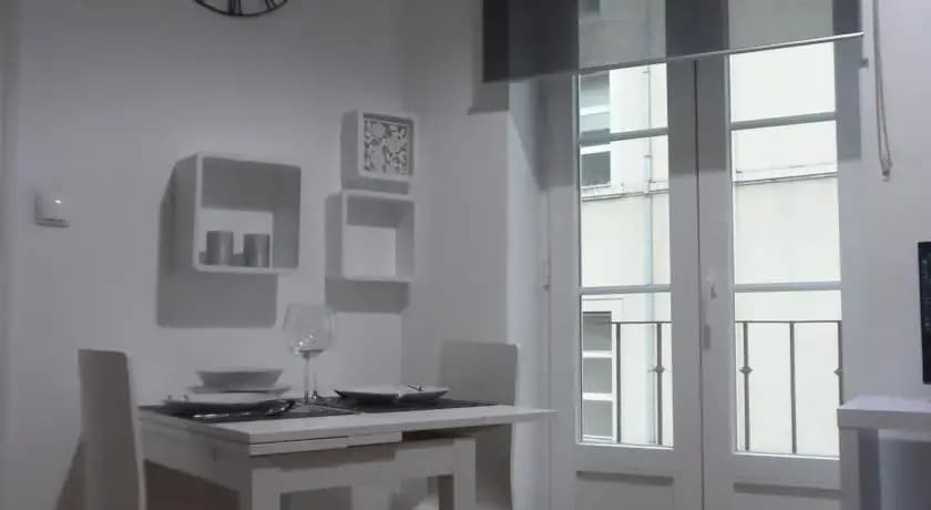 Lisbon Lovely Flat With Balcony - photo 2