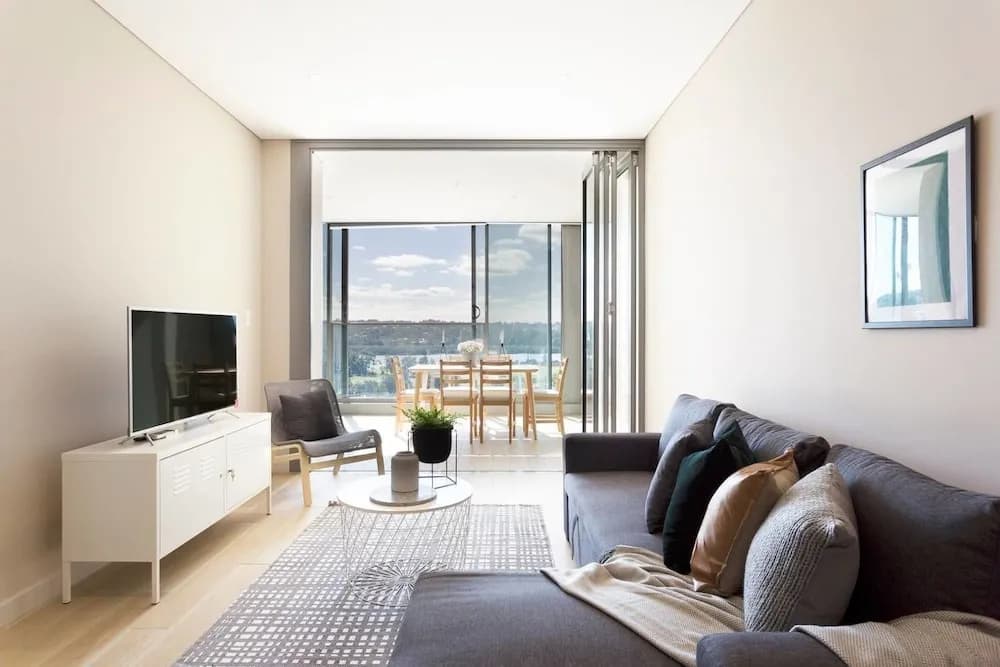 Chic Designer Apartment in Olympic Park + Parking - photo 3