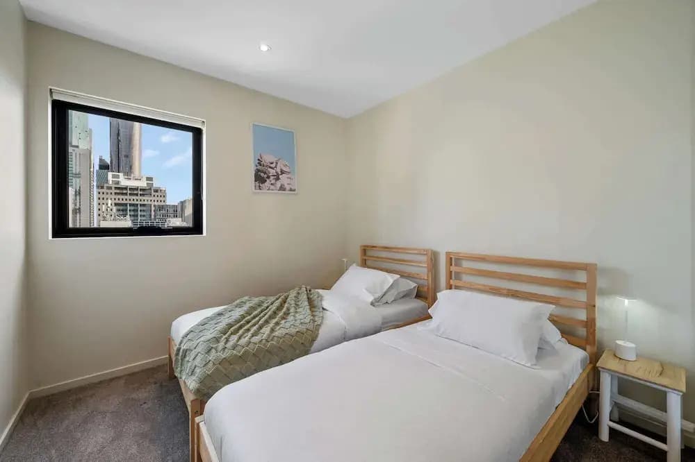A Spacious 2BR Apt Near Melbourne Central - photo 4