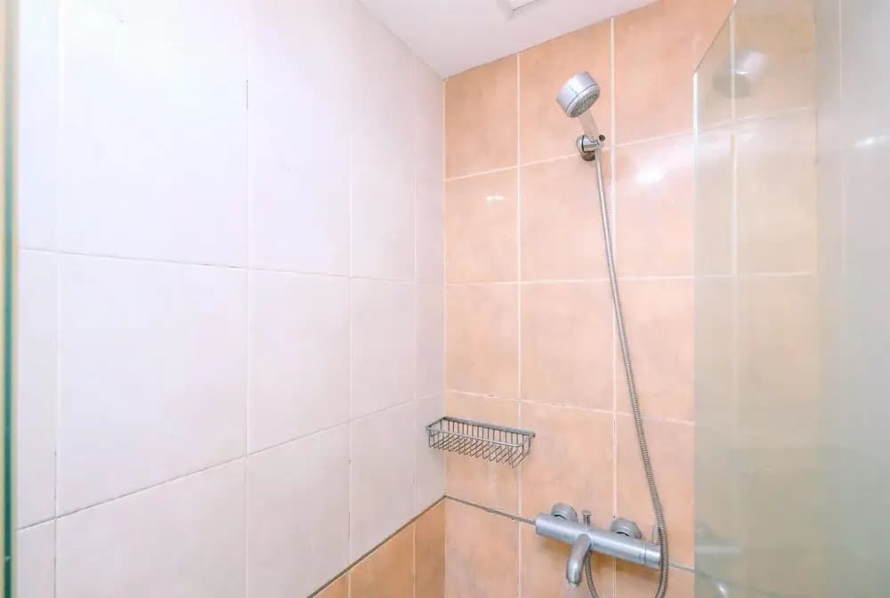Spacious And Comfy Studio At Tamansari Sudirman Apartment - photo 6