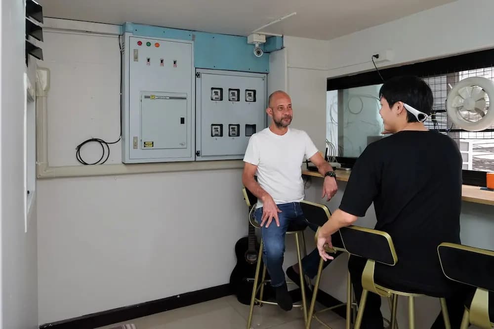 Delta 9 Hostel - photo 12