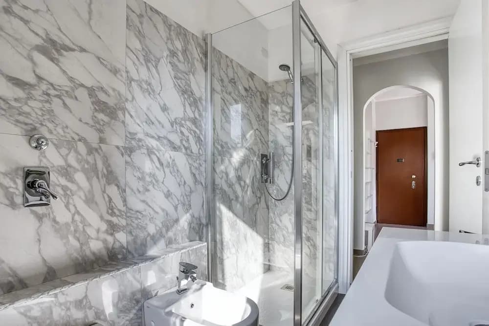 Delightful flat with balcony - photo 7