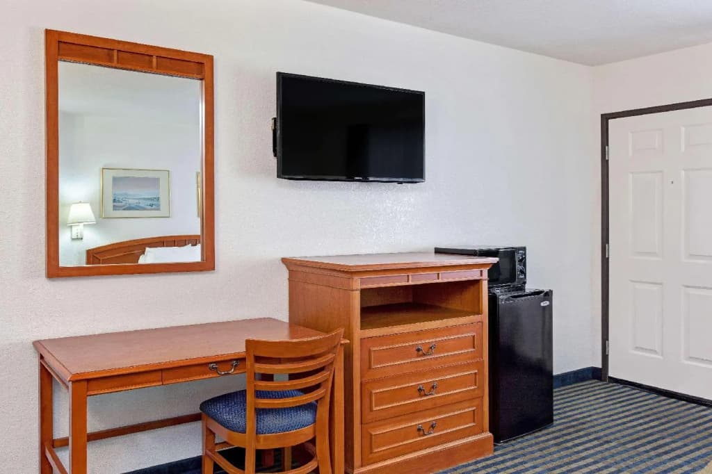 Travelodge by Wyndham Hollywood-Vermont/Sunset - photo 4
