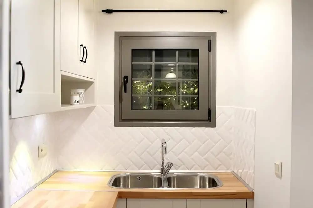 Stylish Flat Under Acropolis - photo 8