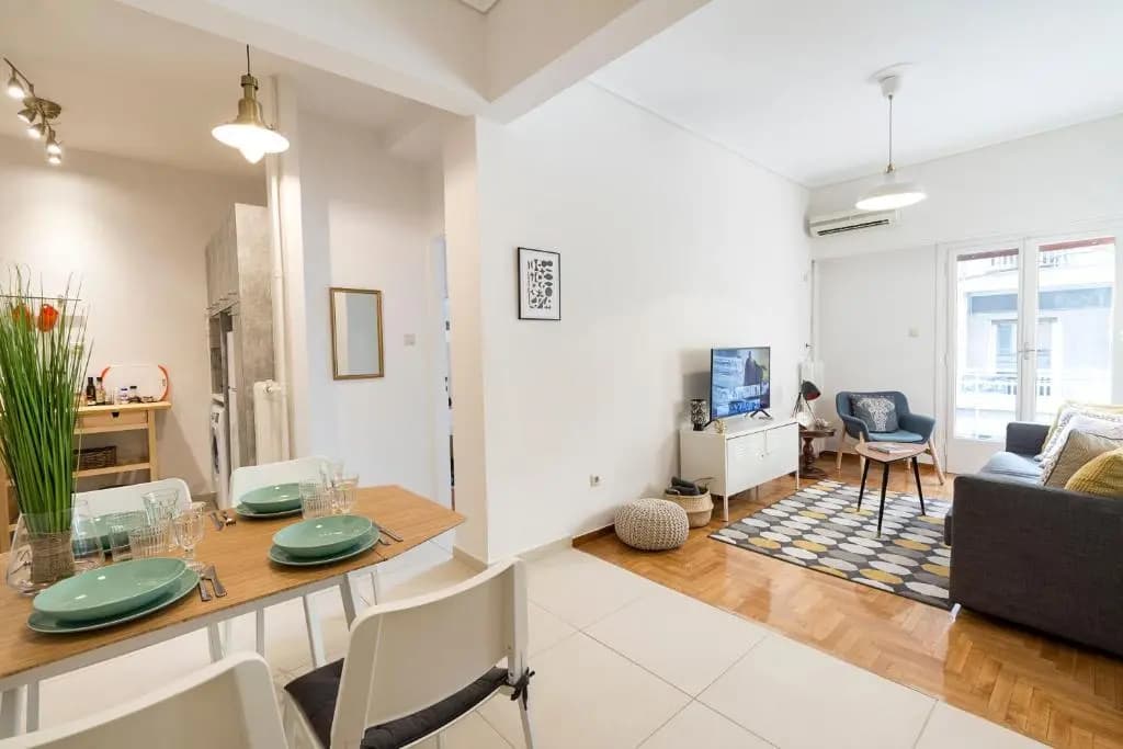 1 KM from The Acropolis 1 Bedroom Apt Netflix And Washing Machine - photo 2