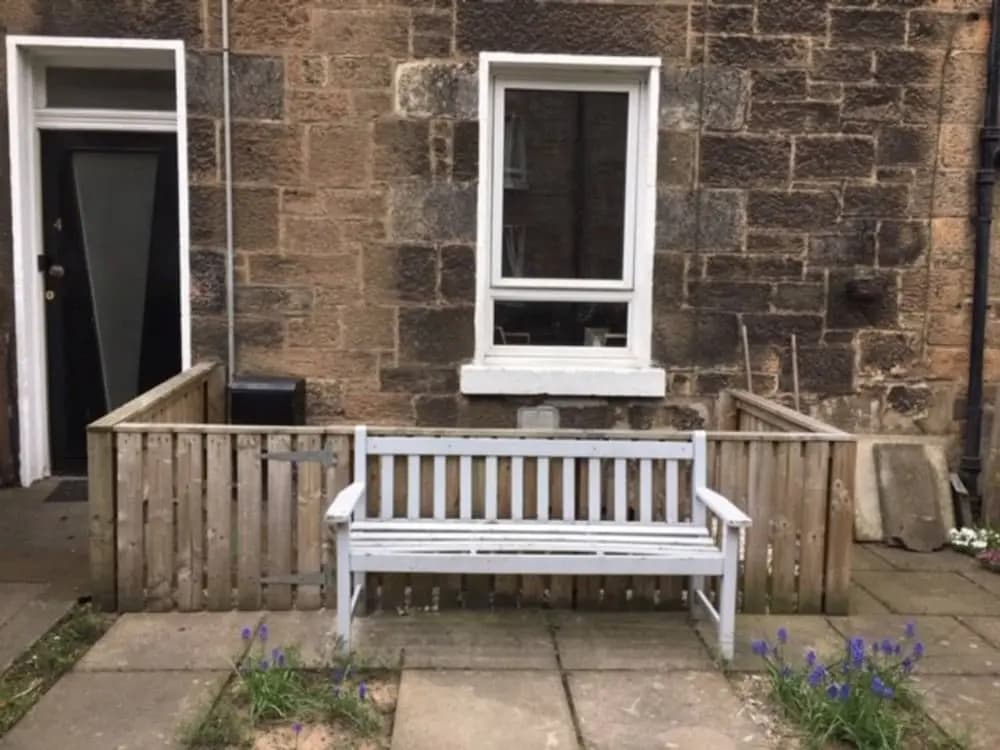 Spacious 3 Bedroom Flat in a Charming Location - photo 5