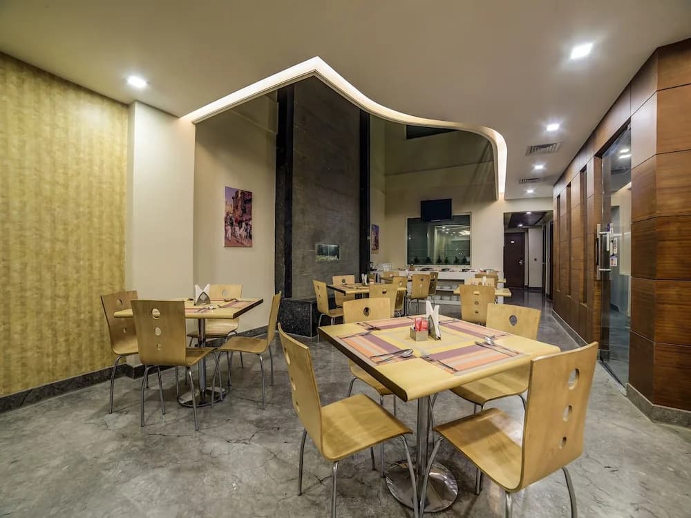 New Haven Hotel Greater Kailash by OYO - photo 18