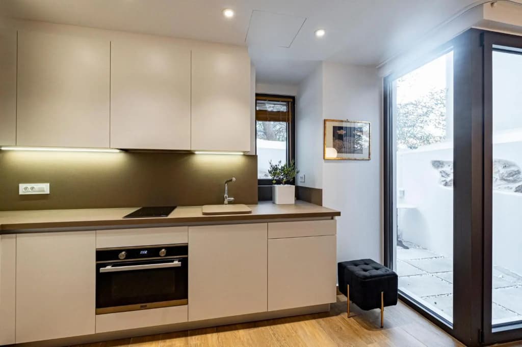 102- HiEndAccomodation-TopLocation - photo 1