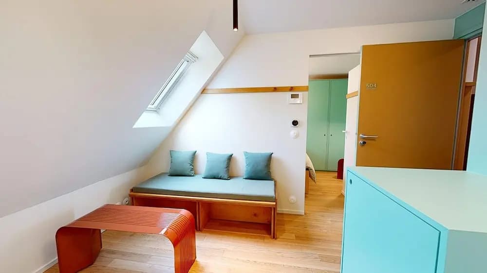 Altido Pleasant 1-bed Flat w Shared Courtyard - photo 7