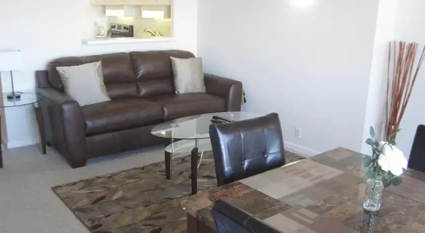 Studio with full amenities in building - photo 2