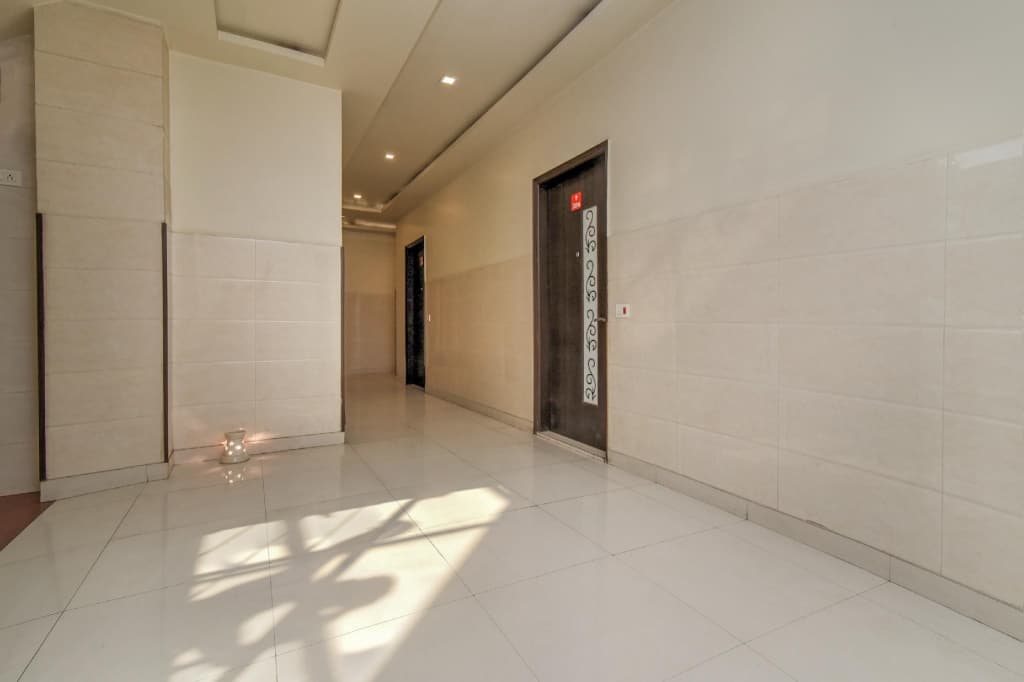 Collection O 76248 Hotel D Crown - photo 2