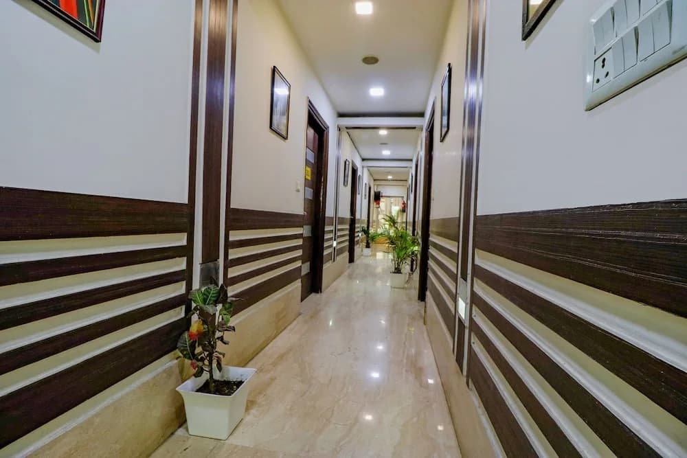 Fabhotel Admire Suites - photo 9