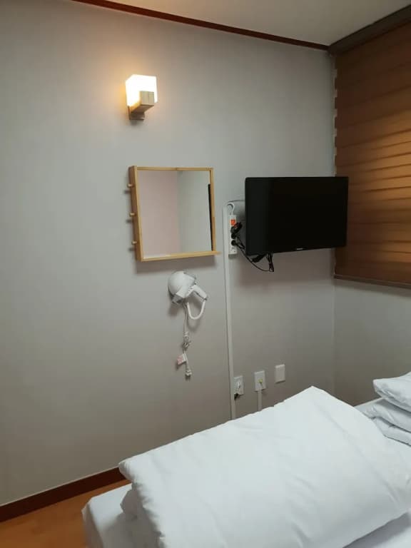 YOUNG STAY - Hostel - photo 40