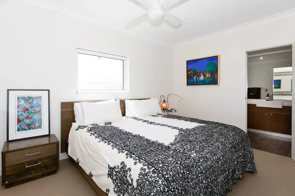 Ocean View Luxury 3 Bedroom Home With Balcony - photo 19