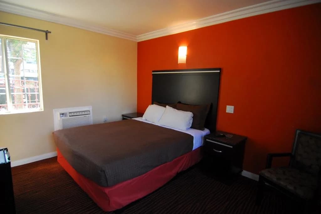 Studio City Inn - photo 4