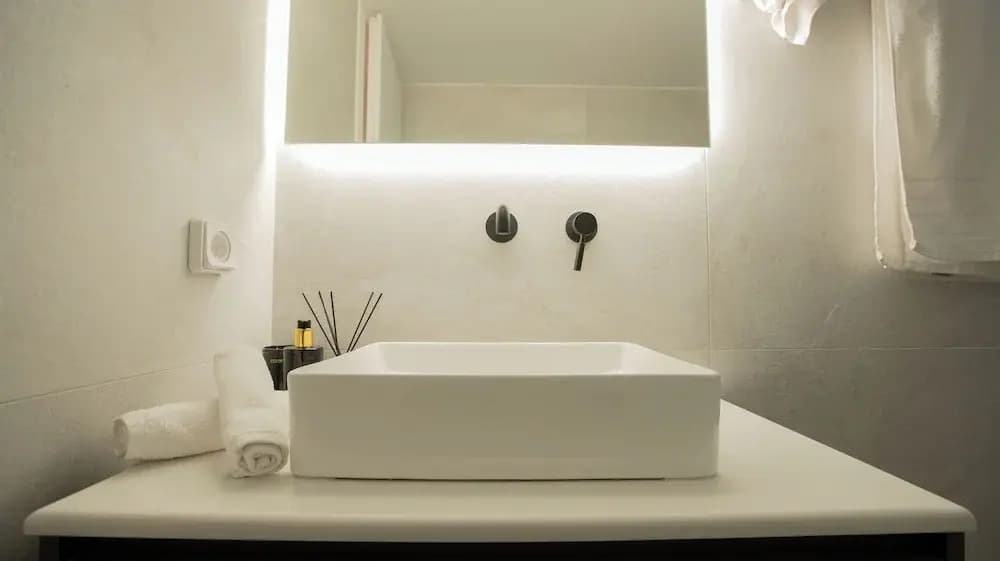 Eclectic Chic Thissio Apartment - photo 10