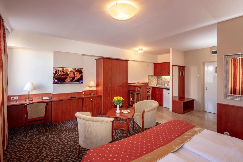 Hotel Charles - photo 37