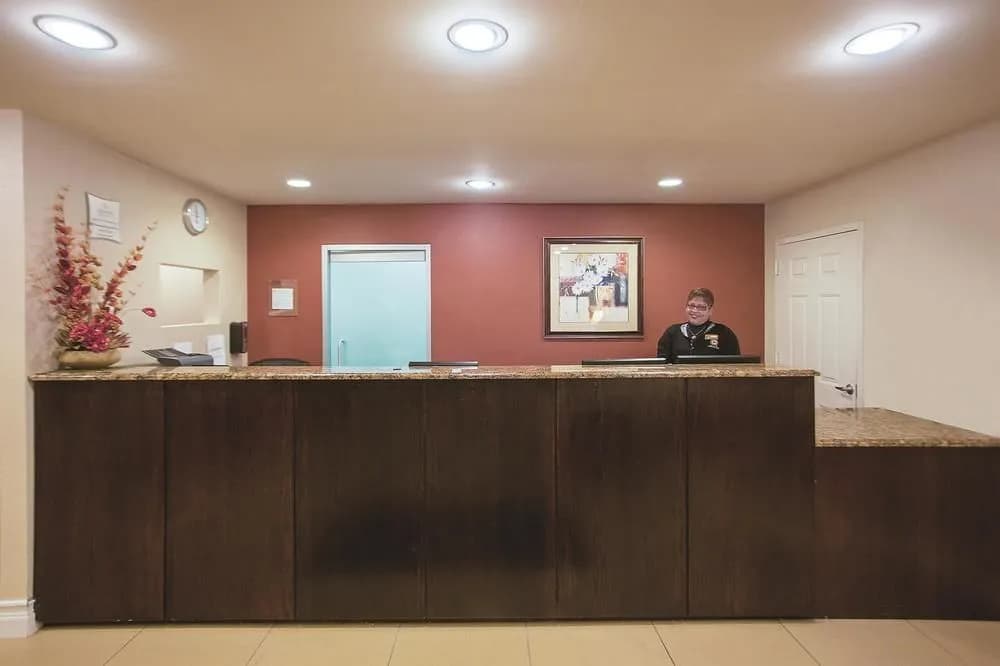 La Quinta Inn & Suites JFK Airport - photo 2