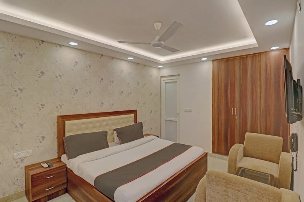 Collection O 81799 Hotel Spot Light - photo 2