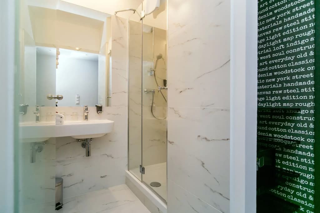 Roombach Hotel Budapest Center - photo 8