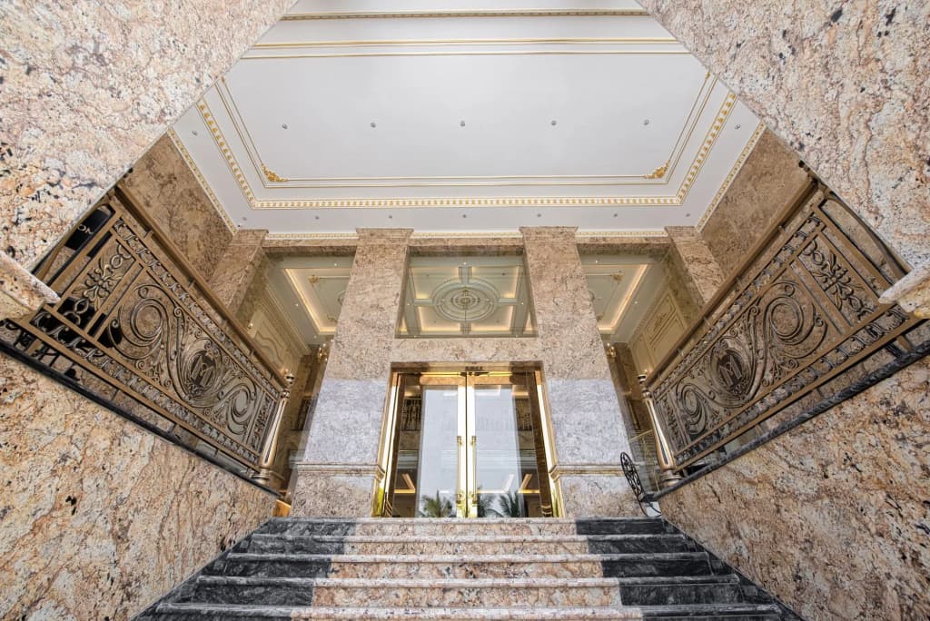 Monarque Hotel - main photo